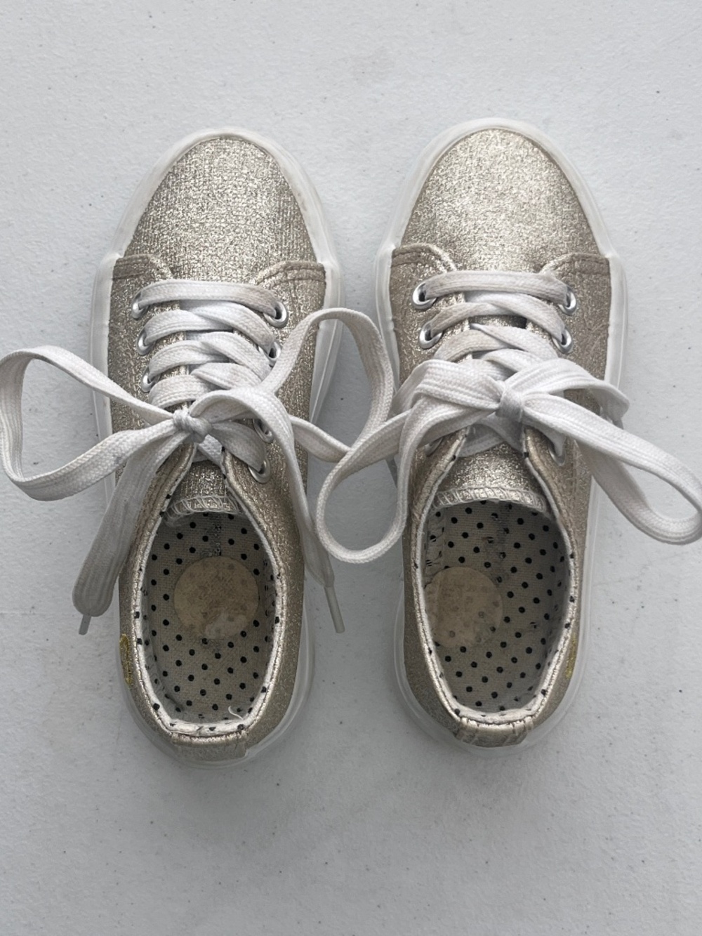 Girls Journey Collection Gold Glitter Sneakers W/Heart Detail Size 11
